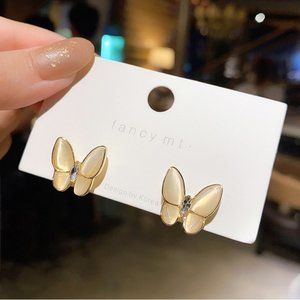 ❤️‍🔥𝙡𝙖𝙨𝙩 𝙤𝙣𝙚❤️‍🔥 🦋 butterfly stud earrings